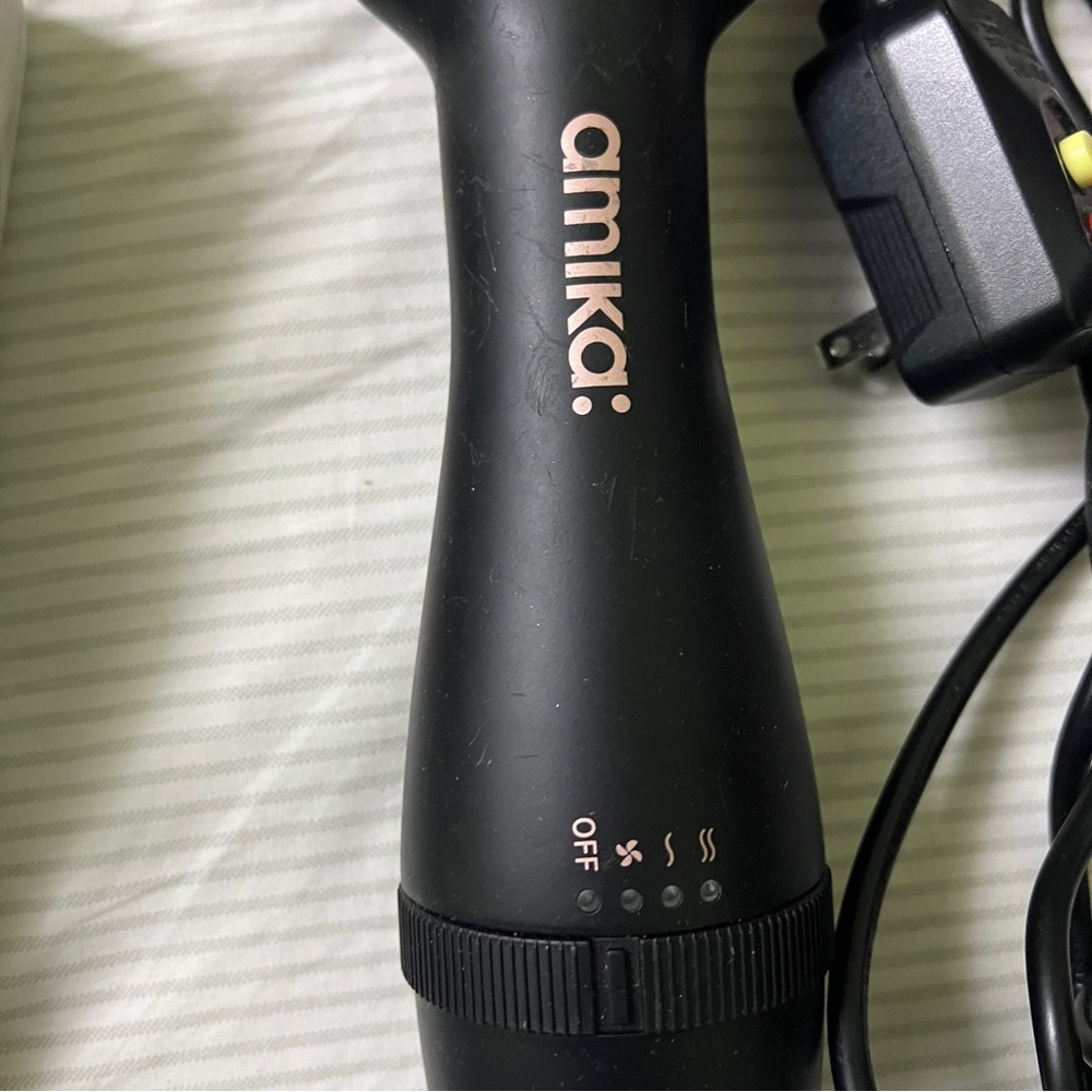 amika blow dry brush (original)